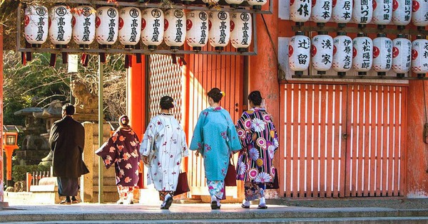 Những truyền thống đón năm mới đặc sắc ở Nhật Bản: Từ ''cổng thông'' cầu may cho đến chiếc bánh nếp dâng lên thần linh