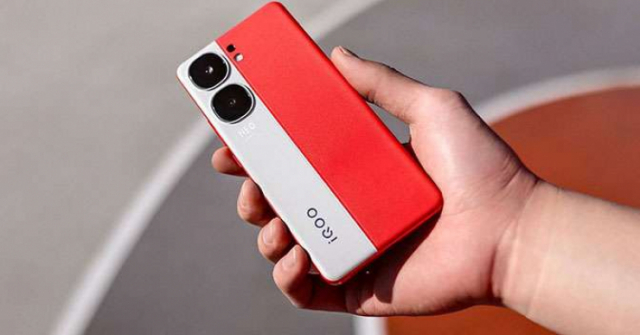 Ra mắt Vivo iQOO Neo 9 đỏ rực chào năm mới