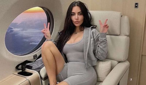 Những quy định khắt khe để lên máy bay riêng cùng Kim Kardashian