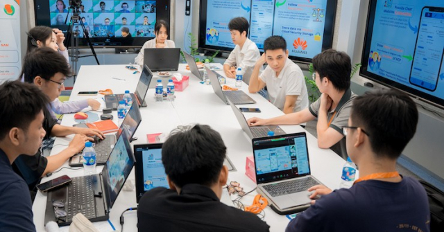 Bộ tứ sinh viên Việt Nam vào cuộc thi Tech4Good toàn cầu, tranh giải 2,4 tỉ đồng