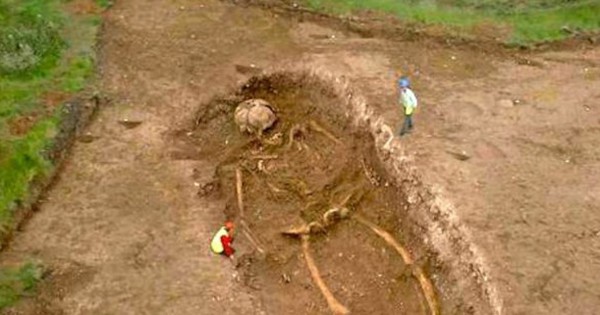 Bí ẩn về bộ xương người khổng lồ dài 10 mét được khai quật vào năm 1976