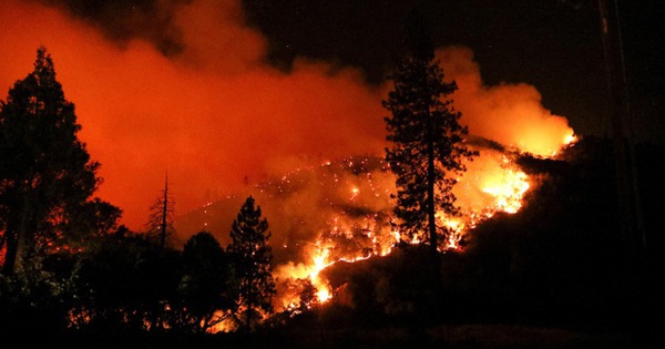 Một thị trấn ở Mỹ gần như bị xóa sổ vì cháy rừng