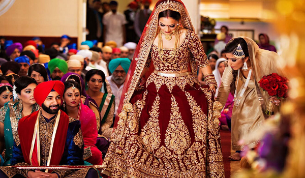 Quá yêu bản thân, một cô gái Ấn Độ tổ chức lễ cưới để kết hôn với... 'chính mình'