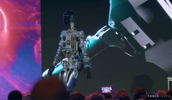 Elon Musk tiết lộ nguyên mẫu robot Optimus hình người giá rẻ