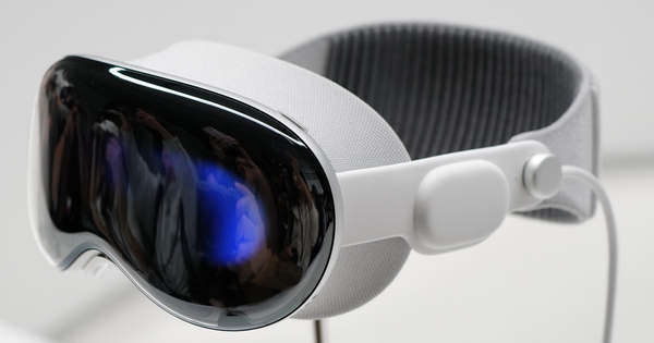 Cận cảnh kính thực tế hỗn hợp Apple Vision Pro giá 3.500 USD mới ra mắt
