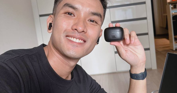 YouTuber Emily Nè và A Síng Đi Đại Hàn chuộng tai nghe TWS siêu chống ồn, pin siêu trâu