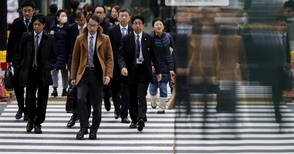 ''Cái khó'' của người dân Nhật Bản: Hơn 3.600 công ty đồng loạt đưa ra động thái mới, muốn tái cơ cấu phải chấp nhận ''hy sinh'', ''miếng cơm manh áo'' sẽ ngày một khó khăn hơn nữa