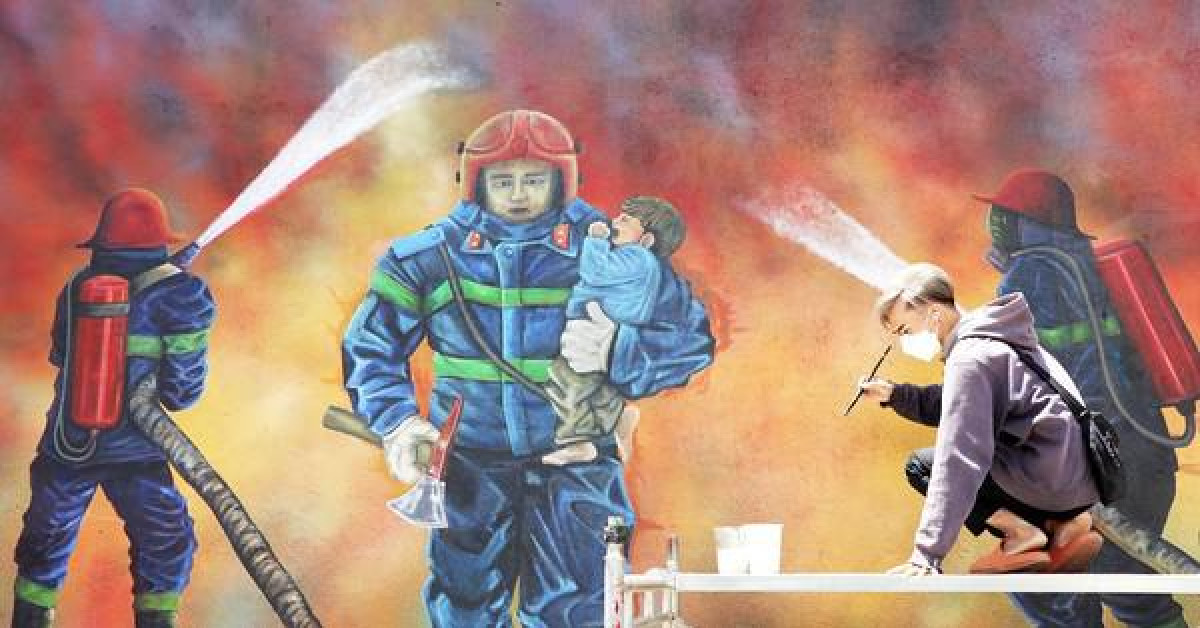 Họa sĩ Đà Lạt vẽ tranh tường tri ân 3 chiến sĩ hy sinh khi chữa cháy