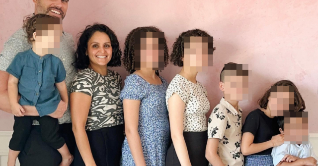 Bà mẹ 36 tuổi có 6 đứa con bị dân mạng chỉ trích dữ dội
