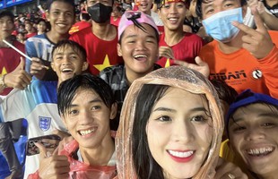 Nữ streamer Việt từng nhận nhiều chỉ trích được fan nam quốc tế vây kín xin chụp hình