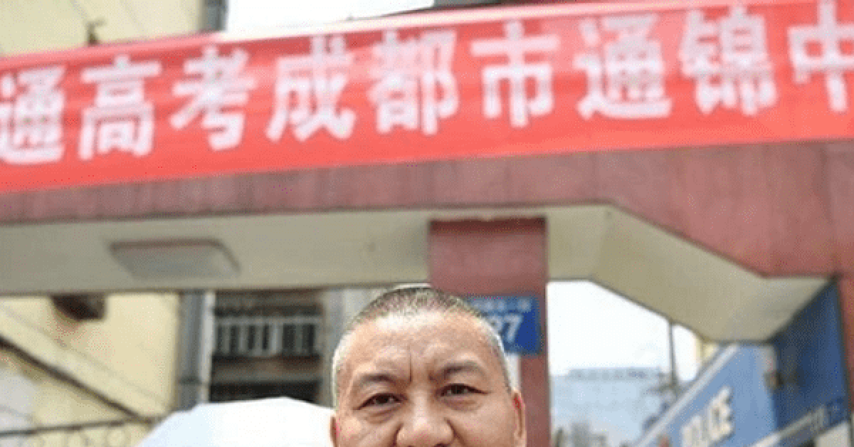 Triệu phú Trung Quốc thi đại học lần thứ 27 ở tuổi 56