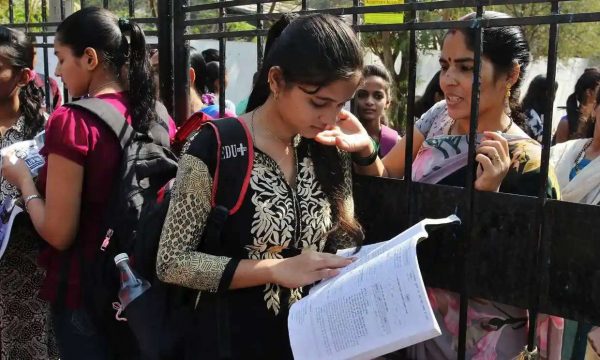 Sinh viên Ấn Độ 7.0 IELTS nhưng không nói nổi 1 từ tiếng Anh