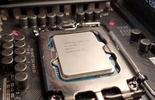 Intel khẳng định CPU Alder Lake bị cong là “đúng kỹ thuật”, vẫn xài được bình thường