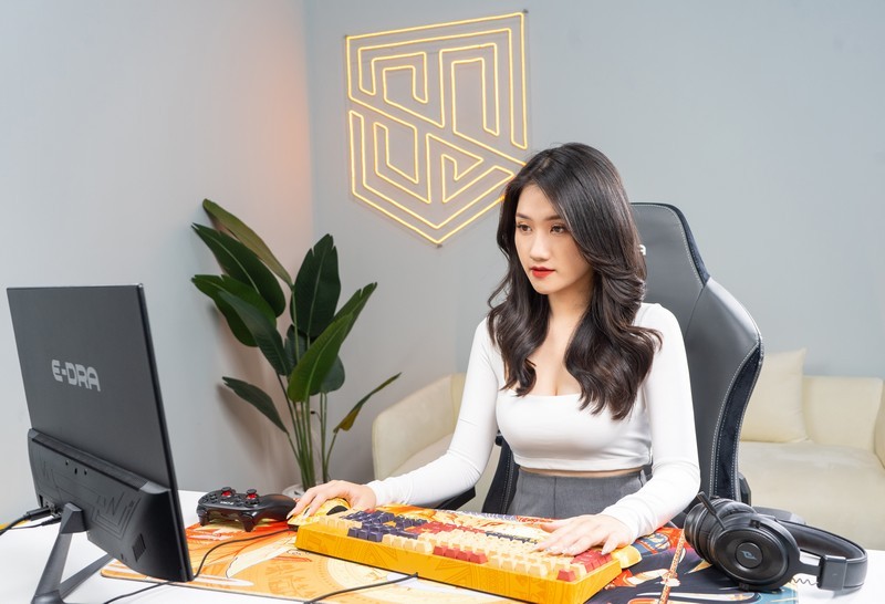 “Mỹ nữ MC Esports” Linh Nắng bất ngờ công bố bắt tay hợp tác cùng Thương hiệu Gaming Gear - E-Dra