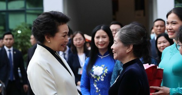 Phu nhân Tổng Bí thư Nguyễn Phú Trọng và Phu nhân Tổng Bí thư, Chủ tịch nước Tập Cận Bình thăm Bảo tàng Phụ nữ Việt Nam