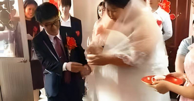 Cô dâu nặng 200kg được chồng cưng như trứng mỏng trong ngày cưới