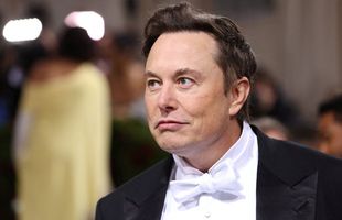 Elon Musk bị gọi là "lươn chúa" khi bất ngờ thông báo hoãn mua Twitter