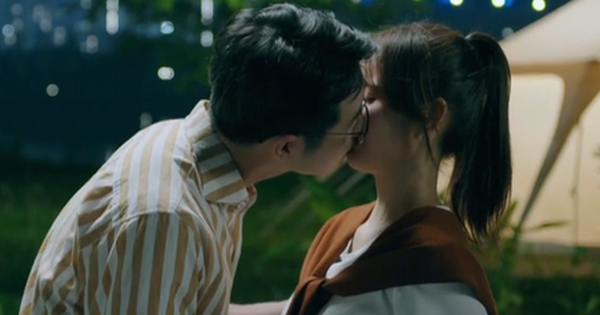 Phim Việt giờ vàng có cảnh hôn khiến khán giả “phát cuồng”, netizen chỉ sợ biên kịch “bẻ lái”