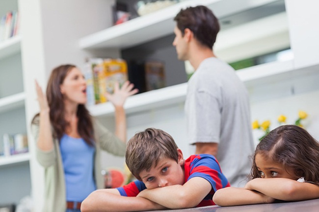 Trẻ sẽ bị tiêu cực như thế nào nếu bố mẹ thường xuyên cãi vã