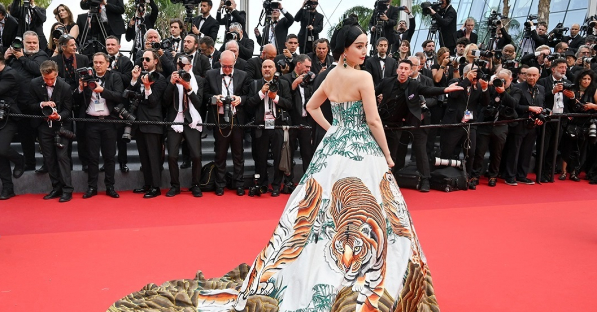 Phạm Băng Băng diện váy mãnh hổ, khoe làn da trắng nõn tại LHP Cannes
