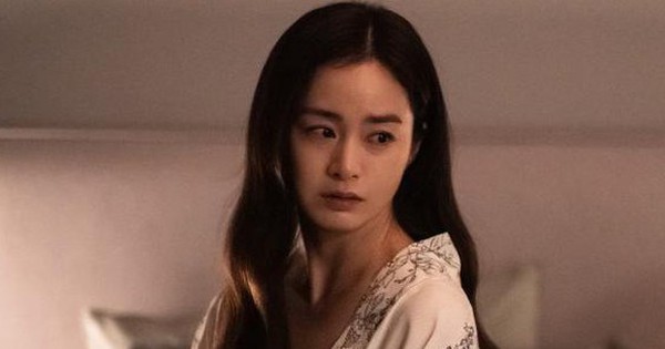 Kim Tae Hee đầy căng thẳng trong loạt ảnh mới của Lies Hidden In My Garden