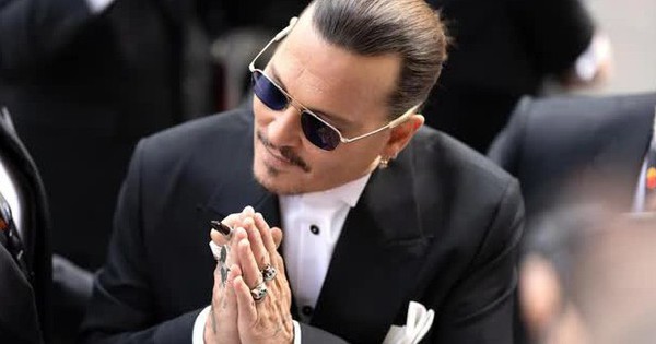 Tràng vỗ tay 7 phút của Johnny Depp tại LHP Cannes 2023 chưa là gì so với bộ phim kỳ quái này