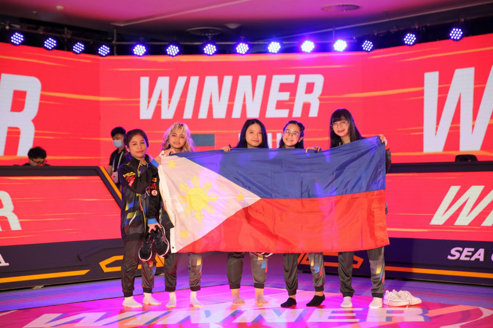 SEA Games 31: Đội tuyển Tốc Chiến nữ Philippines 'cover' See tình ngay trên sân khấu Chung kết cực đáng yêu