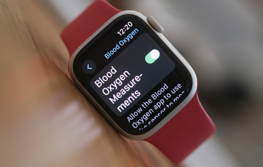 CEO Masimo khẳng định cảm biến đo nồng độ oxy trên Apple Watch không chính xác