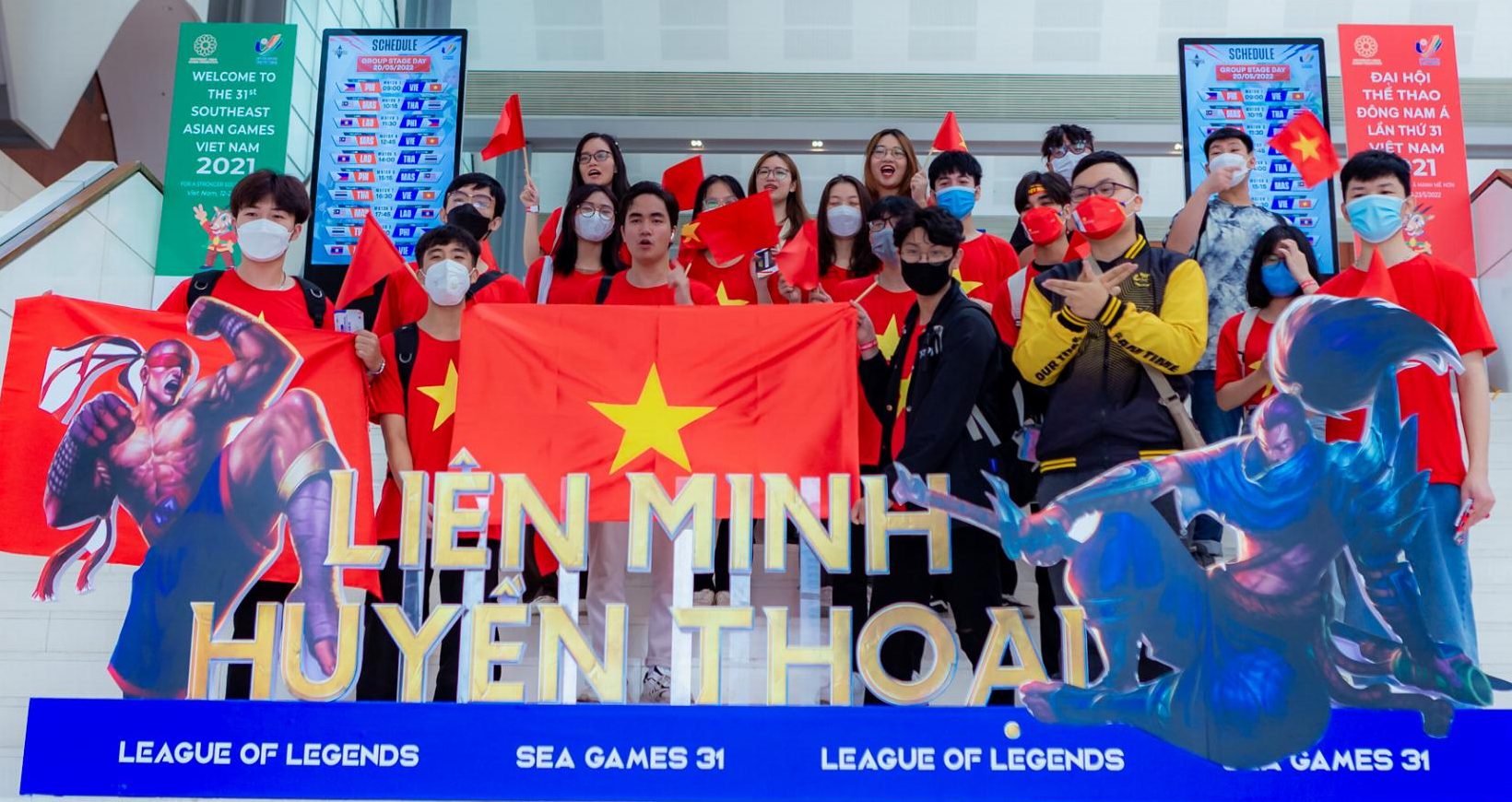 Tâm điểm SEA Games 31: Cộng đồng fan Liên Quân - Liên Minh 'nhuộm đỏ' Trung tâm Hội nghị Quốc gia