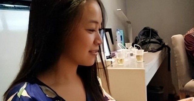 Cô gái người Bỉ sang Trung Quốc tìm bố mẹ ruột, kết quả ADN khiến cô bật khóc