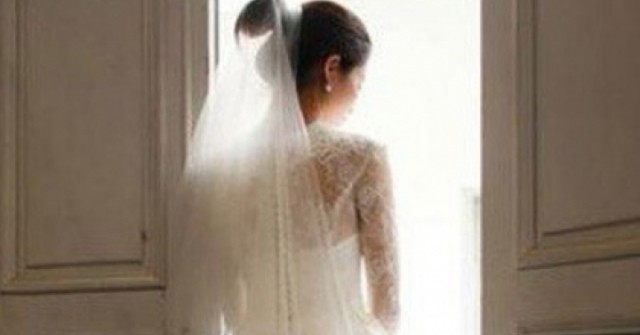 Cùng khoe con dâu sắp cưới, hai chị em họ phát hiện ra một điều gây sốc