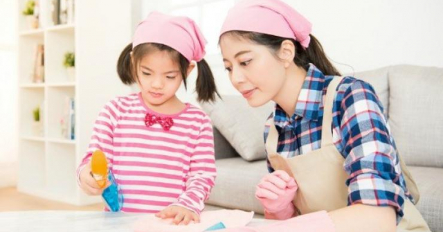 5 mẹo đơn giản tập cho bé biết phụ giúp việc nhà