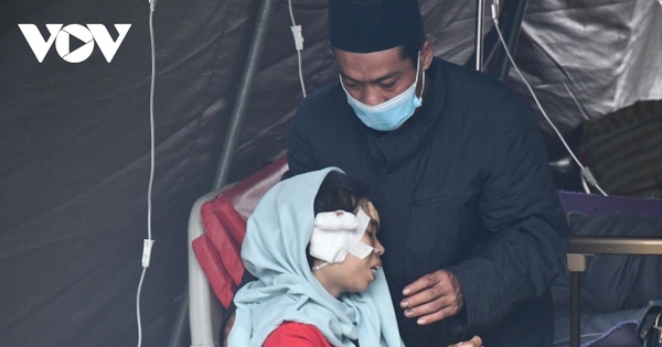 Những hình ảnh thương đau giữa tâm chấn trận động đất ở Indonesia