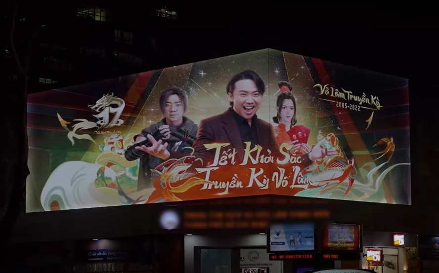 Chiêm ngưỡng biển quảng cáo 3D nét căng của Võ Lâm Truyền Kỳ giữa phố phường Sài Gòn