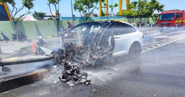 Không chỉ Lâm Chí Dĩnh, xe điện Tesla còn gây ra hàng loạt tai nạn thảm khốc khác!