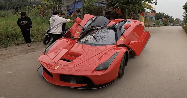 Nhóm bạn trẻ Quảng Ninh mô phỏng Ferrari LaFerrari triệu đô đón Tết: Tốn 250 ngày, làm cửa cánh chim như thật