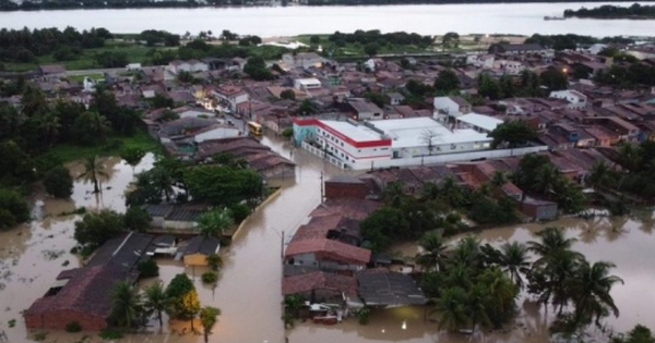 Mưa lớn gây lở đất và lũ lụt ở Brazil khiến 65 người thiệt mạng