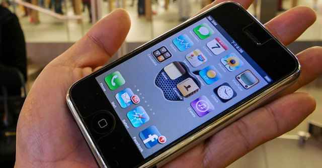 Tại sao iPhone gốc tiếp tục được bán với giá quá cao?