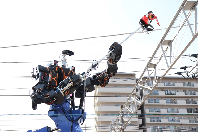 Ra mắt mẫu robot xây dựng mà trông như Jaeger trong Pacific Rim, công ty Nhật Bản lại khiến cư dân mạng trầm trồ