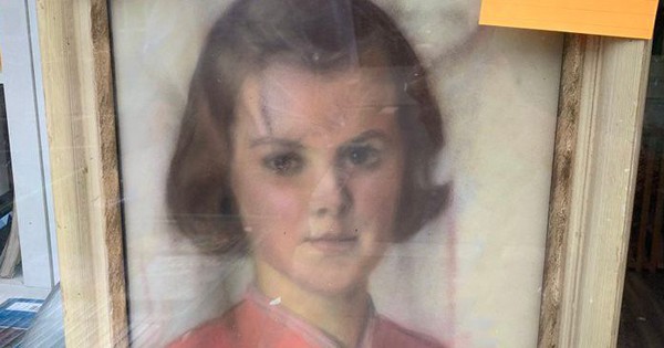 Bí ẩn bức tranh bé gái có ánh mắt gây sợ hãi nhất thế giới: 2 lần được mua và đều bị trả lại