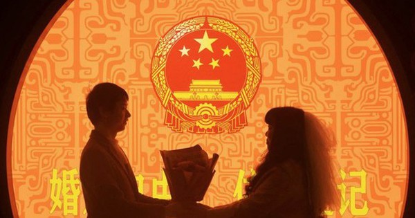 Một địa phương của Trung Quốc thưởng tiền cho cô dâu 25 tuổi trở xuống