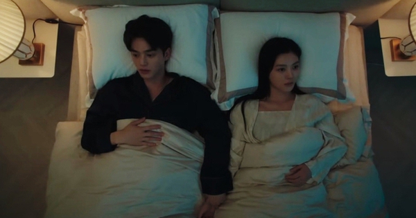 Rần rần với cảnh "chung chăn gối" của Kim Yoo Jung và Song Kang ở phim mới